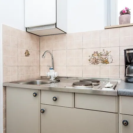 Apartman Studio Tea 1 Guest house
